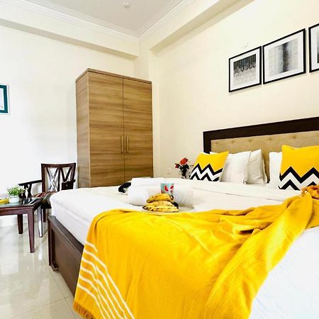 Bluo Studio4 Golf Course Road - Gym, Balcony, Lift Gurgaon Dış mekan fotoğraf