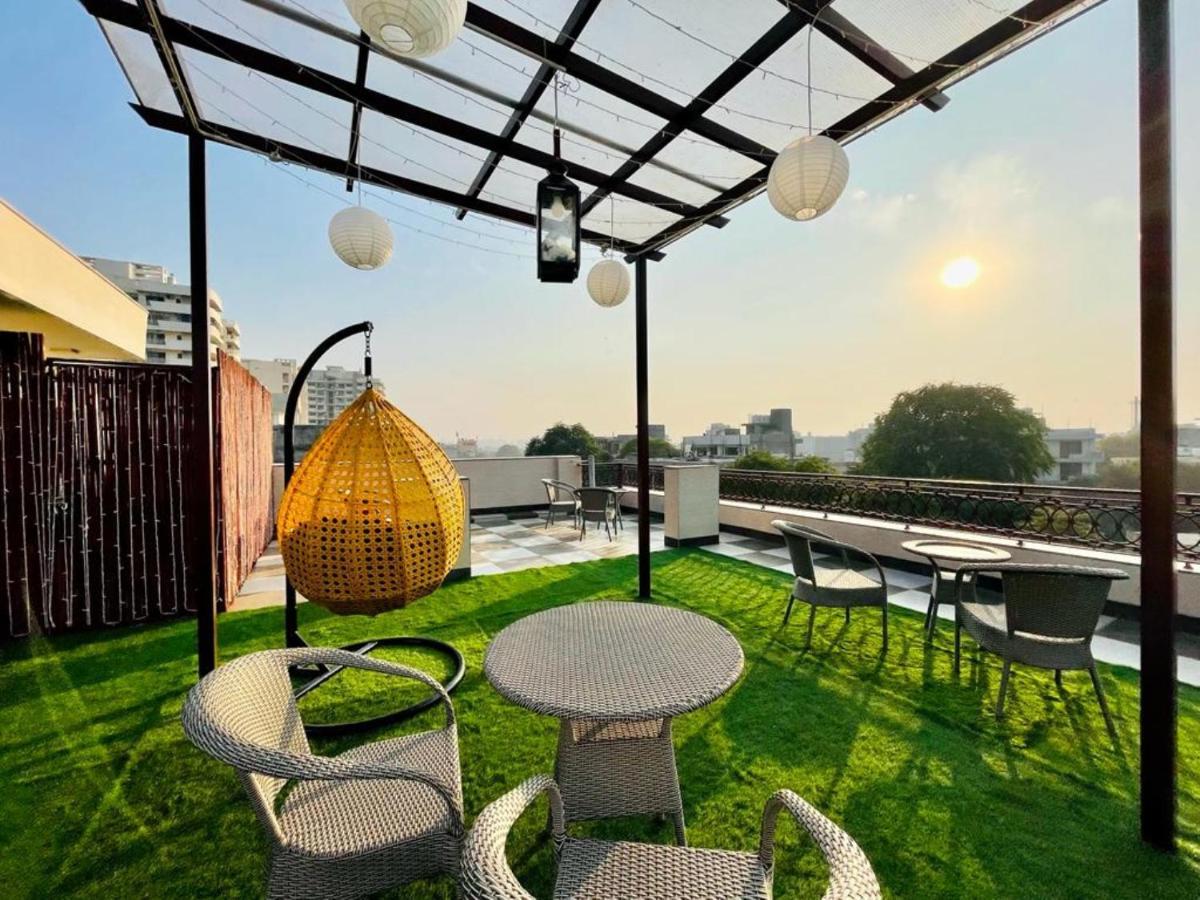 Bluo Studio4 Golf Course Road - Gym, Balcony, Lift Gurgaon Dış mekan fotoğraf