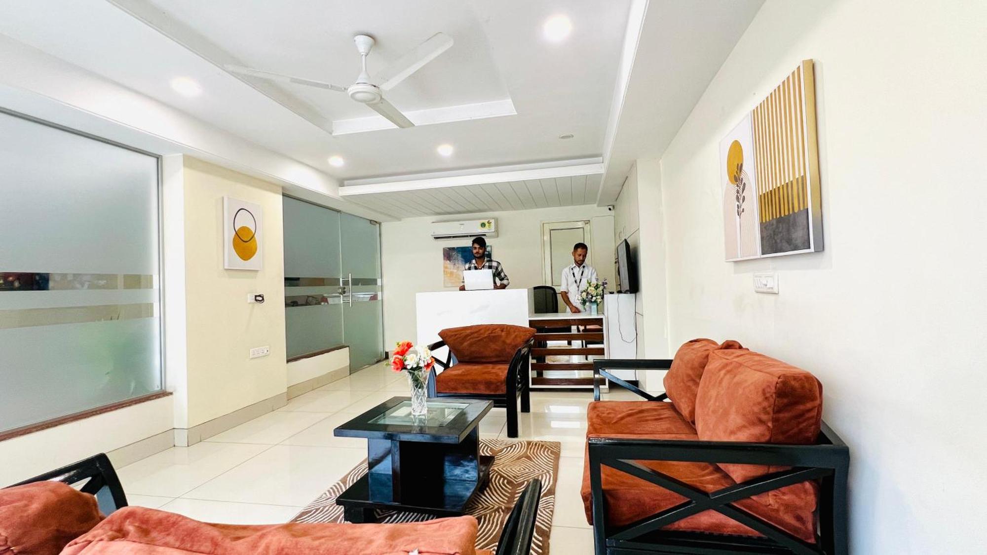 Bluo Studio4 Golf Course Road - Gym, Balcony, Lift Gurgaon Dış mekan fotoğraf