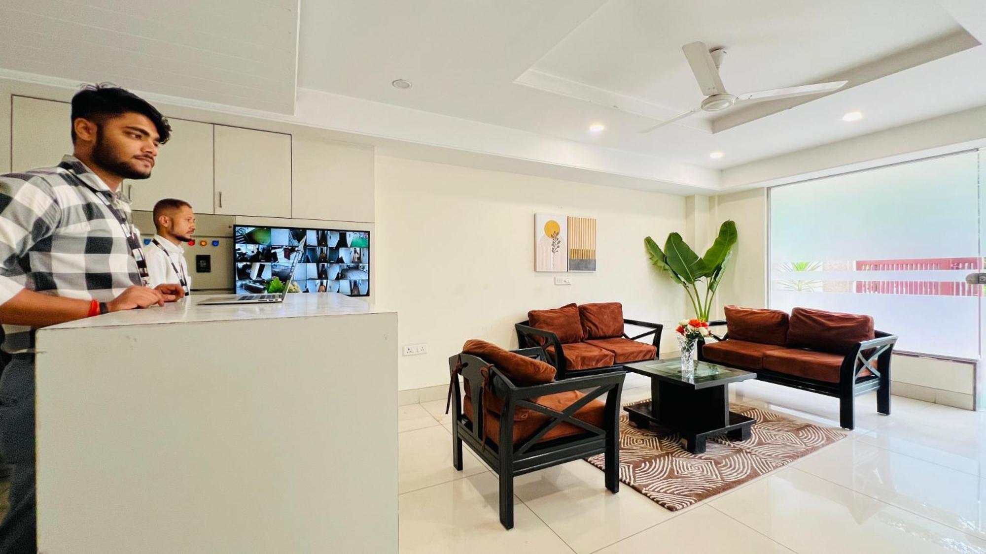 Bluo Studio4 Golf Course Road - Gym, Balcony, Lift Gurgaon Dış mekan fotoğraf