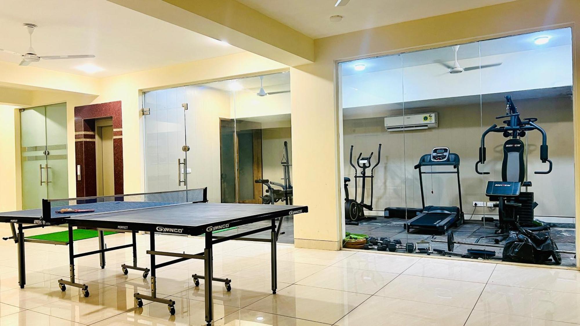 Bluo Studio4 Golf Course Road - Gym, Balcony, Lift Gurgaon Dış mekan fotoğraf