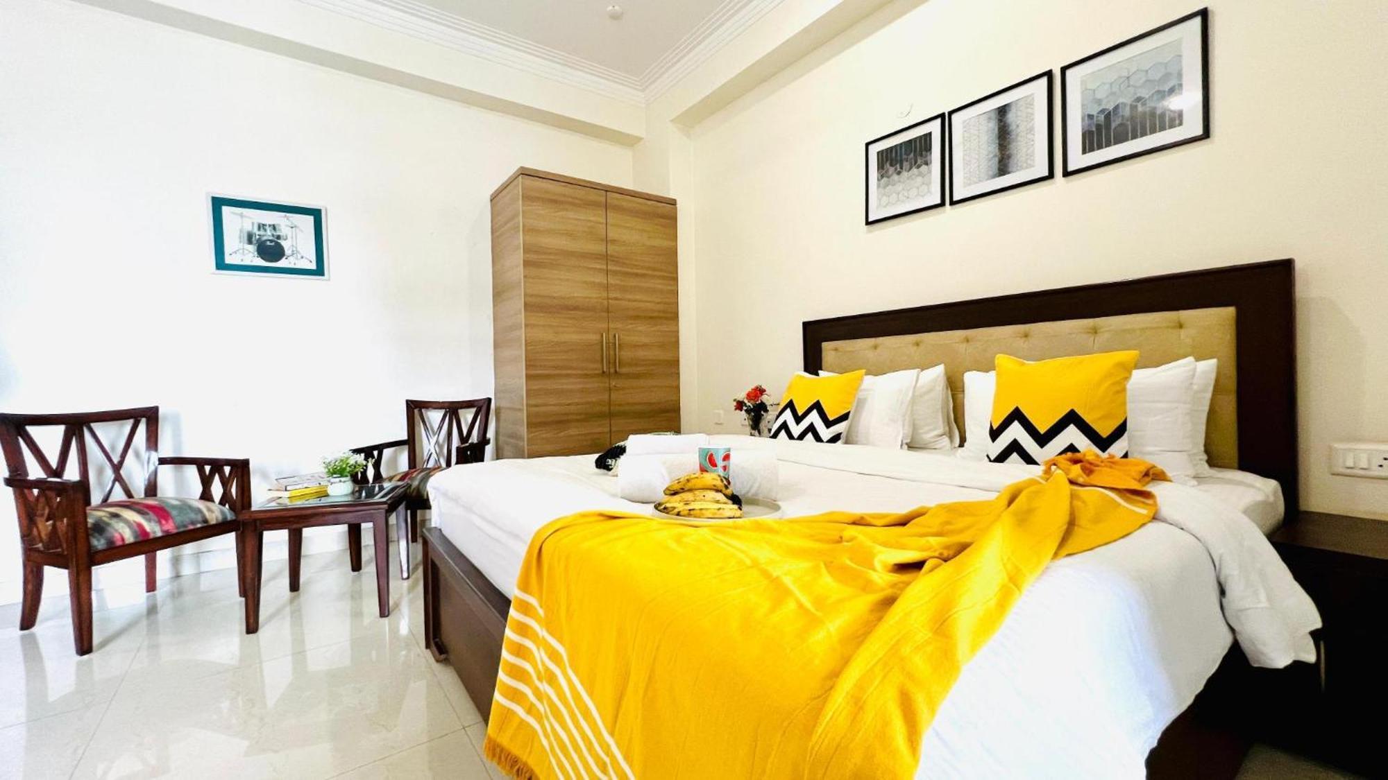 Bluo Studio4 Golf Course Road - Gym, Balcony, Lift Gurgaon Dış mekan fotoğraf