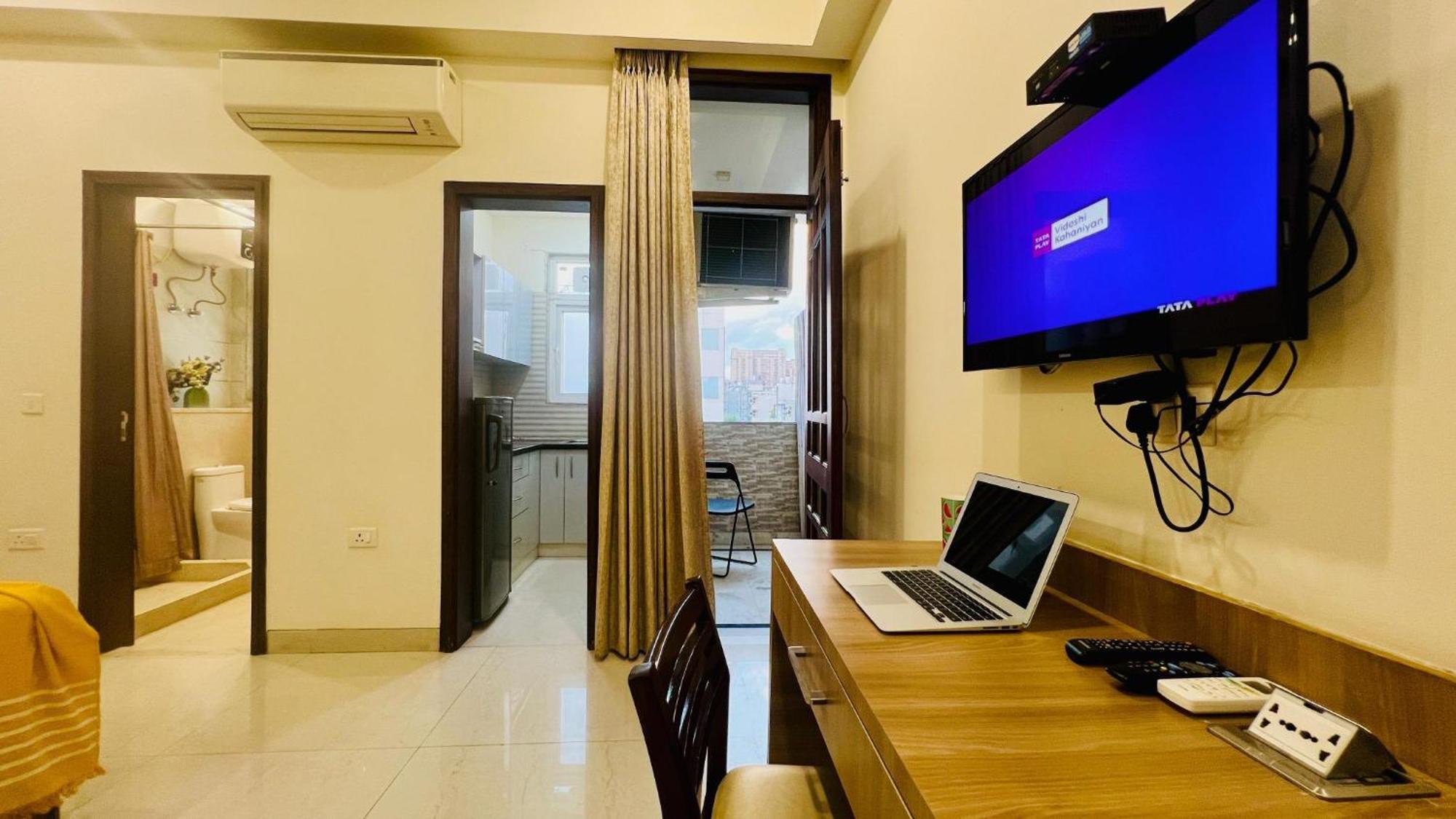 Bluo Studio4 Golf Course Road - Gym, Balcony, Lift Gurgaon Dış mekan fotoğraf