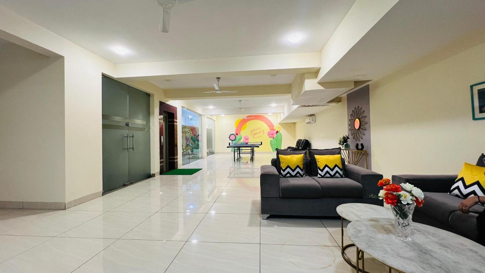 Bluo Studio4 Golf Course Road - Gym, Balcony, Lift Gurgaon Dış mekan fotoğraf
